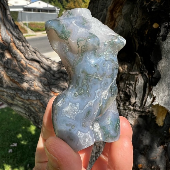 Moss Agate Lady Body With Quartz - Picture 4 of 11